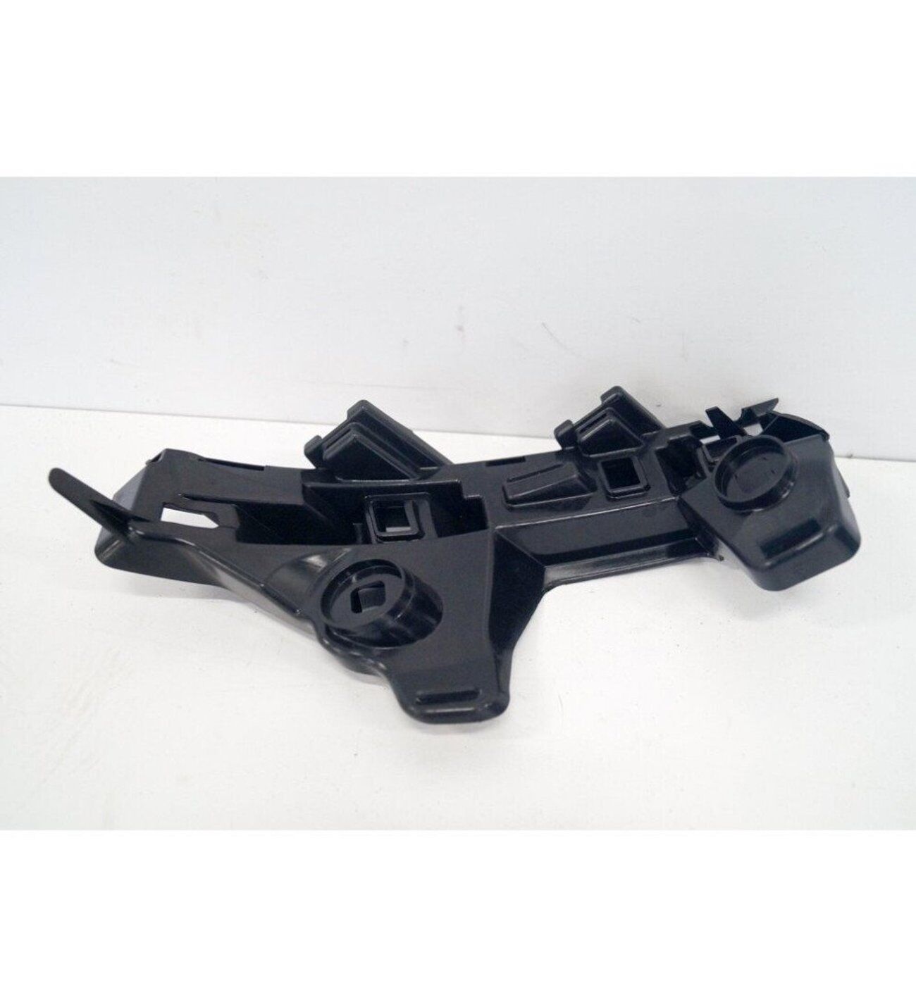 PASSAT B 8,5 ARKA TAMPON SAĞ STOP ALT BRAKETİ