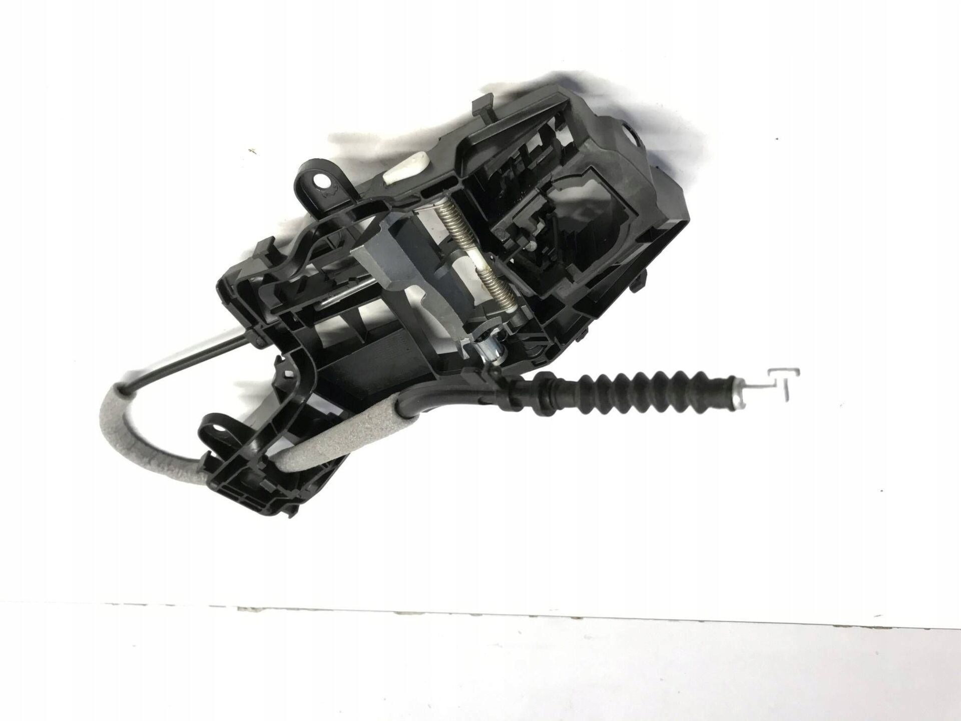 KAPI KİLİT YATAĞI SAĞ ÖN VE SAĞ ARKA AYNI TİGUAN P