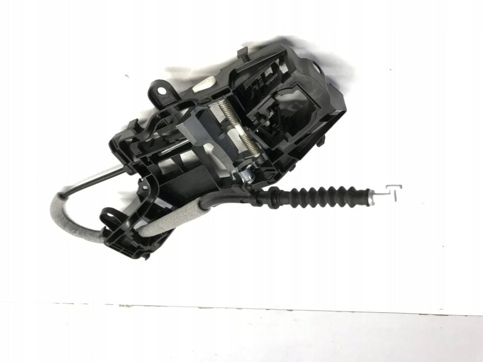 KAPI KİLİT YATAĞI SAĞ ÖN VE SAĞ ARKA AYNI TİGUAN P