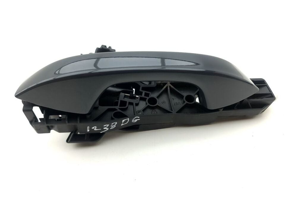 GOLF 8 SAĞ ARKA KAPI KOL İÇ BRAKETİ